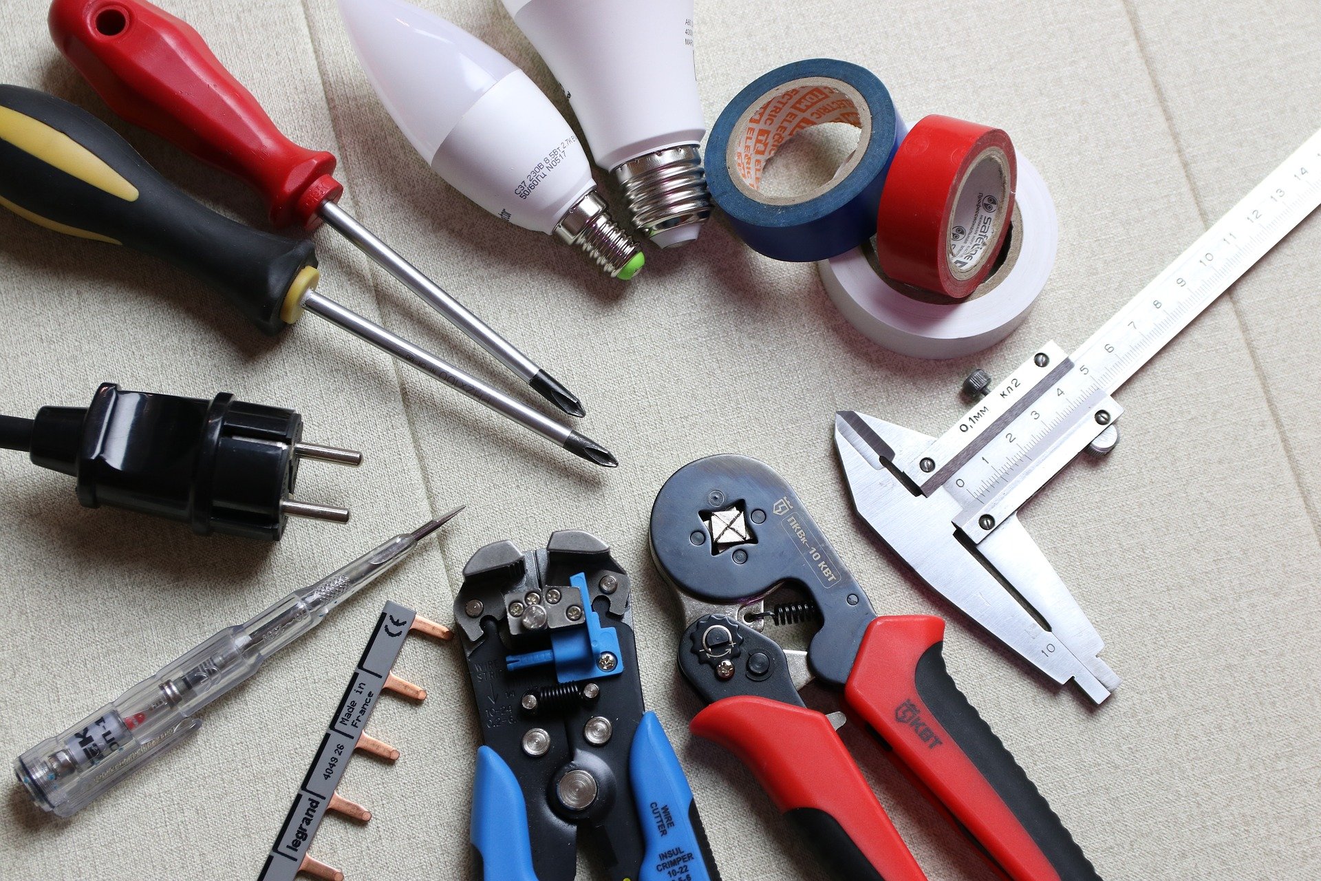 electrician-3273340_1920